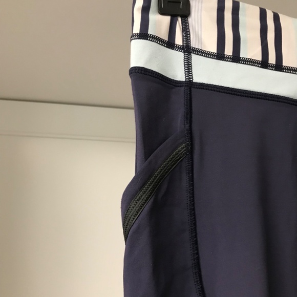 Lululemon Crop / Pants / Legging / Capris Women’s US 4 Navy - Picture 5 of 9